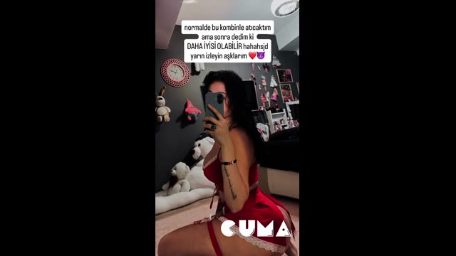 Cansu Bade Tas: Kırmızı Dantel Selfie Popo Tease | HD İzle